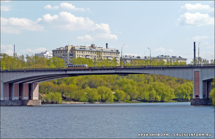 Строгинский мост через Москва-реку в Москве
