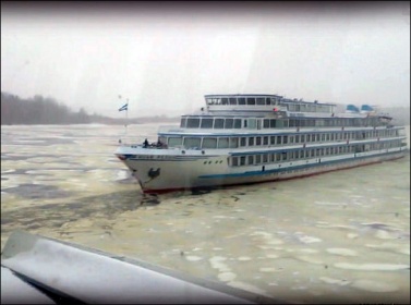 Как «Илья Репин» пробивается через льды Волго-Балта в Москву