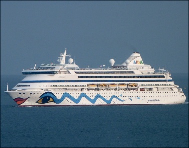Двух из 1200 туристов круизного лайнера AIDAaura проверяют на наличие коронавируса