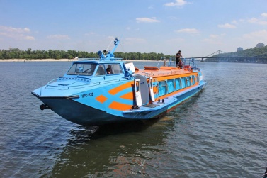 Спустя 13 лет в Киеве возобновили экскурсионные рейсы по Днепру на скоростном судне «Полесье»