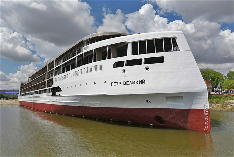 Головное круизное судно проекта PV-300 получило название «Петр Великий»