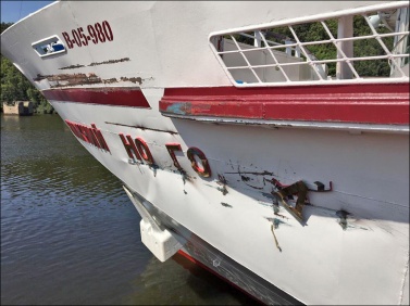 На Канале Москвы грузовое судно столкнулось с круизным теплоходом «Нижний Новгород»