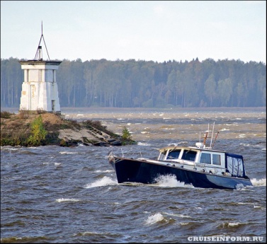 На Канале Москвы, в районе Дубны, из-за штормовой погоды затонуло судно с людьми: + фото ЧП