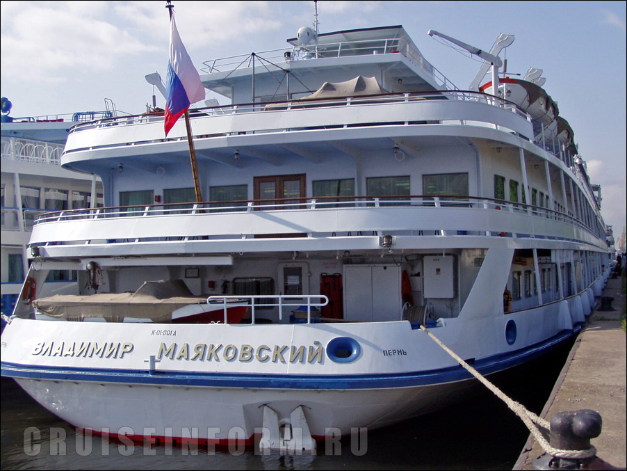 Отработав всего полтора месяца «Владимир Маяковский» завершил навигацию 2015 года