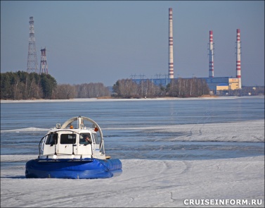 Автомашина провалилась под лед на реке Волге в Конаково: два человека погибли