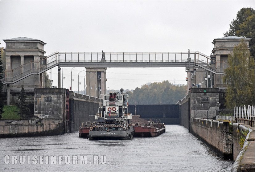 Пешеходный мост через Канал Москвы в Икше у шлюза №6 закрыли на ремонт