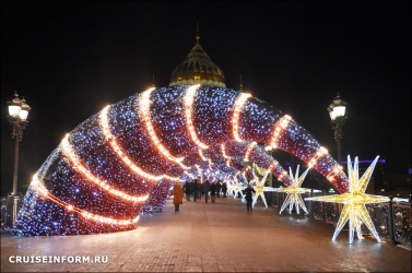 Как выглядит самая неоднозначная новогодняя инсталляция 2020 года в Москве