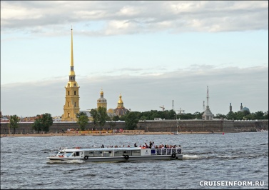 Для Санкт-Петербурга построили два новых прогулочных теплохода