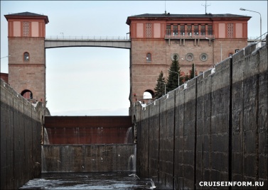 Из-за ЧП на Рыбинском гидроузле движение флота по Волге прервано на неопределенное время