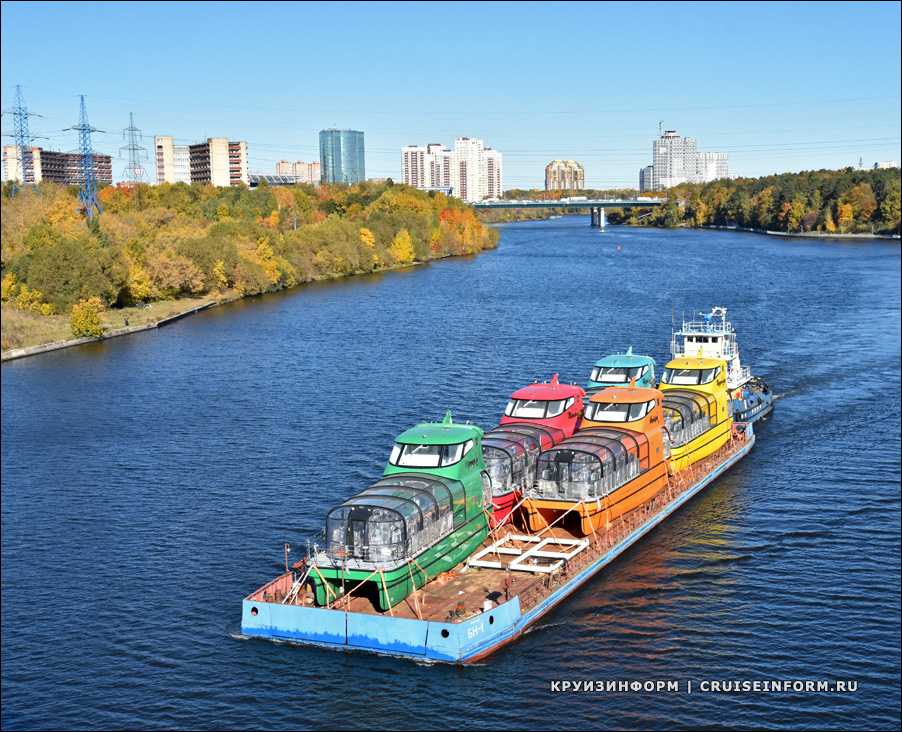 В Москву прибыла «цветочная речная флотилия», построенная в Турции: на полгода позже и в два раза меньше