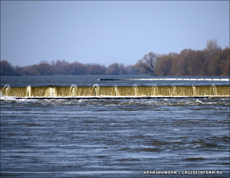 Последствия разрушения паводком плотины гидроузла «Белоомут» на реке Оке