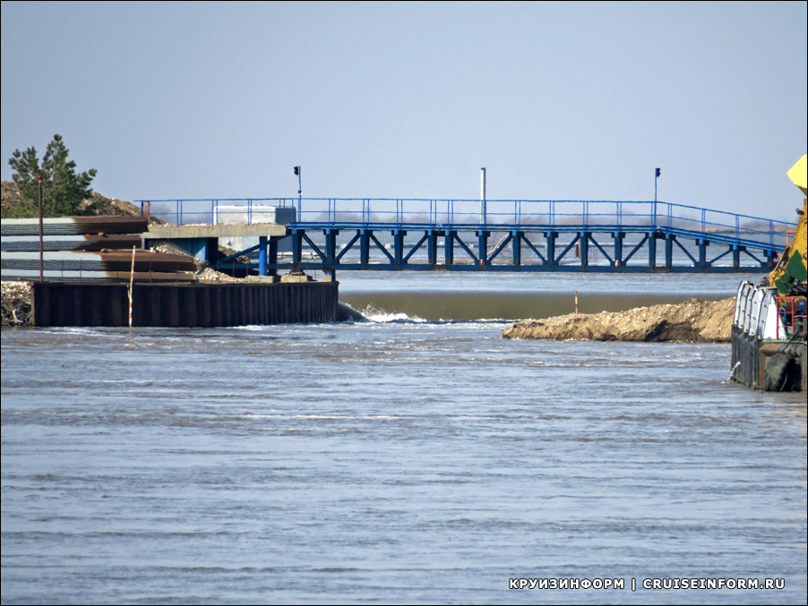 Последствия разрушения паводком плотины гидроузла «Белоомут» на реке Оке