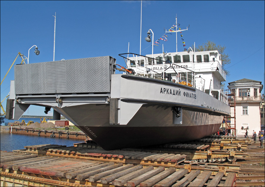 На Невском судостроительном заводе спустили на воду паром «Аркадий Филатов»