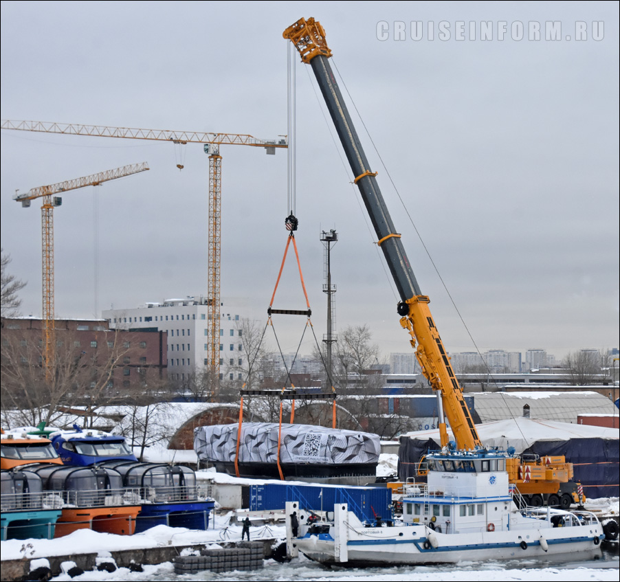В Москве готовятся к установке первого причала для речного электроаквабуса