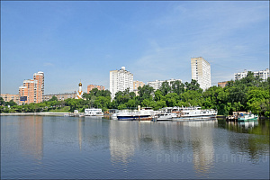 Затон Кожухово на реке Москве (Москва)