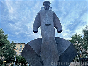 Памятник Соловецким юнгам в Архангельске