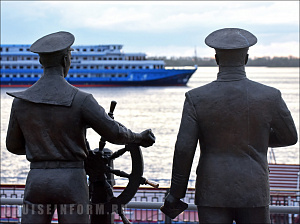 Памятник труженикам Волги в Нижнем Новгороде