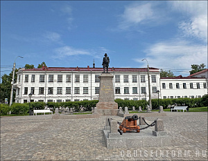 Памятник Пётру I в Архангельске