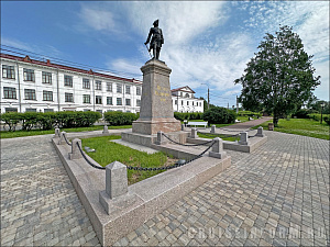 Памятник Пётру I в Архангельске