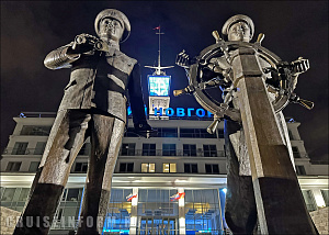 Памятник труженикам Волги в Нижнем Новгороде